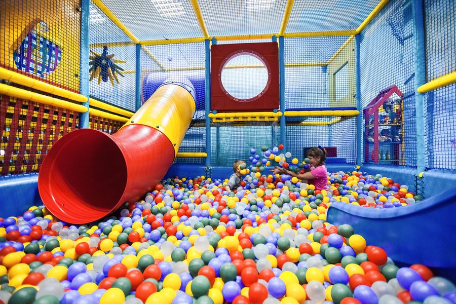 Игровая комната с сухим бассейном и мягкими модулями — фото 12